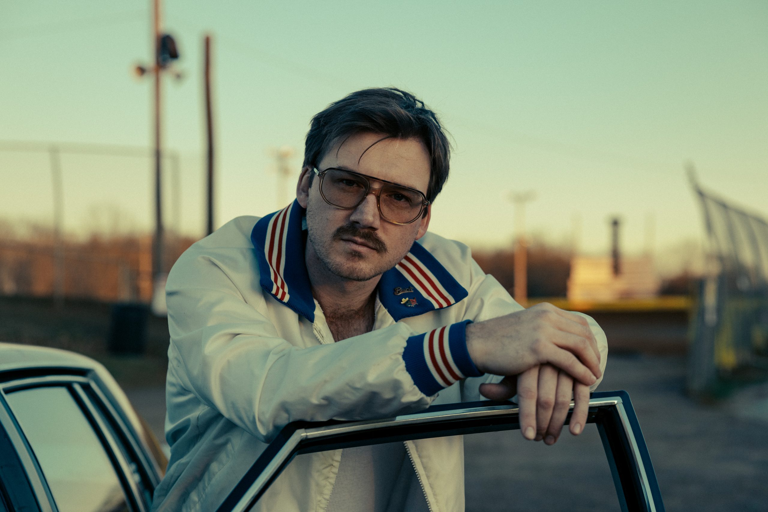 30 cigarettes morgan wallen MORGAN WALLEN SHARES SIMMERING MUSIC VIDEO FOR “20 CIGARETTES”